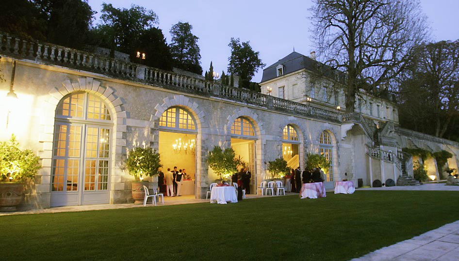 Espace de réception et terrasse du domaine