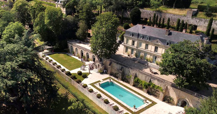 Vue aérienne du domaine et de la piscine